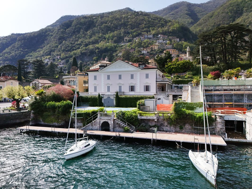 Luxury Apartment with Boat Mooring Lake Como Moltrasio