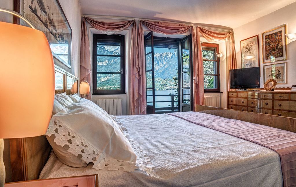 Bellagio Luxury Villa with mooring boat place