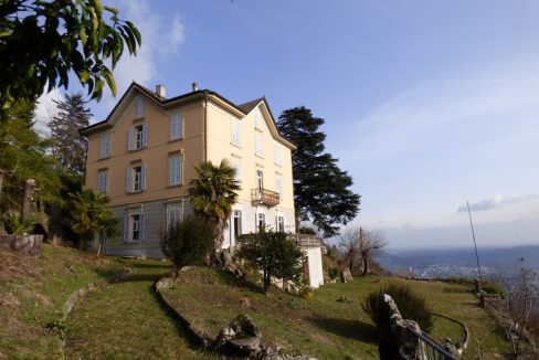Brunate Period VIlla with garden