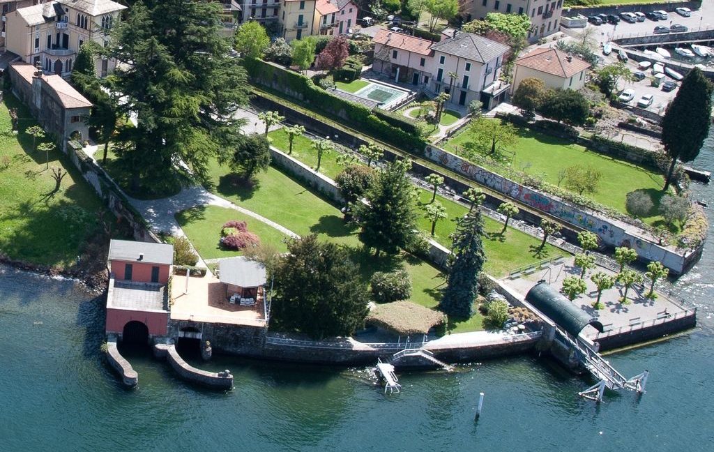 Faggeto Lario Villa with dock