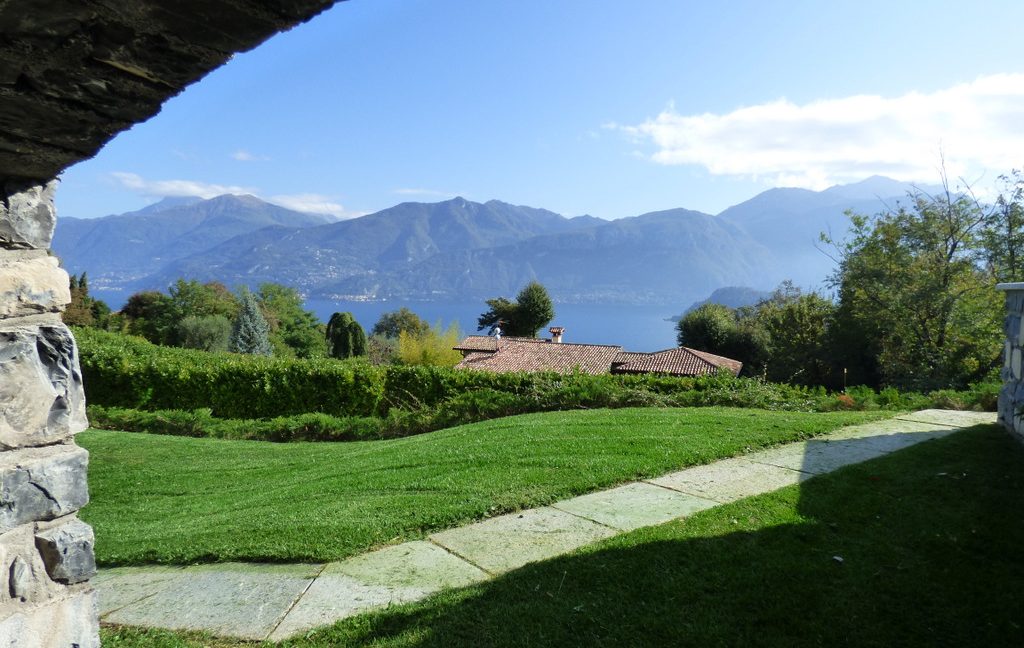 Tremezzina modern Villa with Lake Como