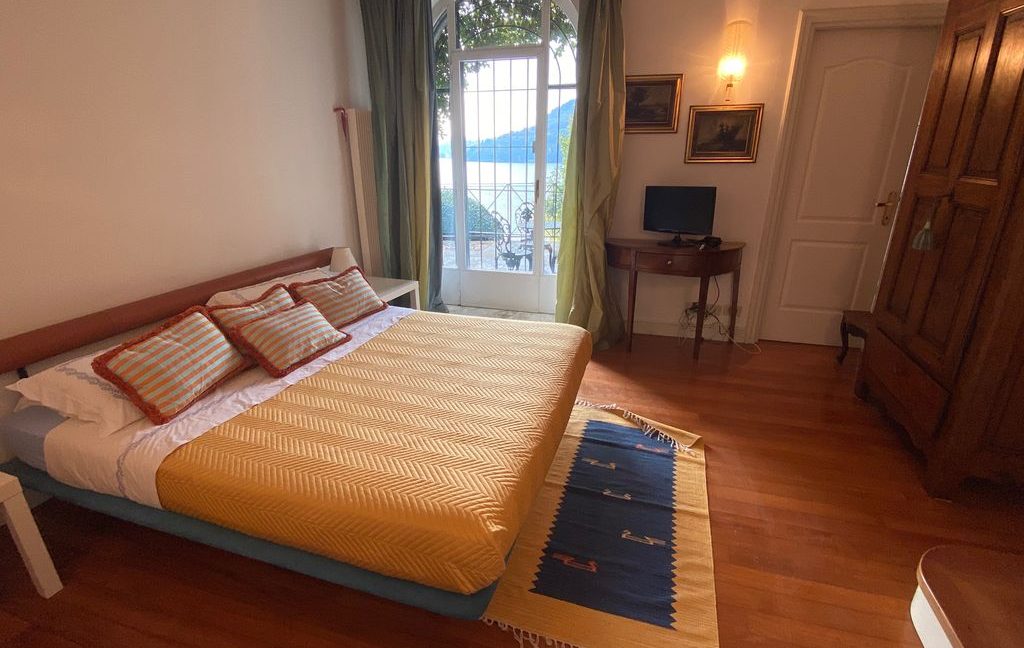 Luxury Villa Lake Como Torno with Boathouse - bedroom