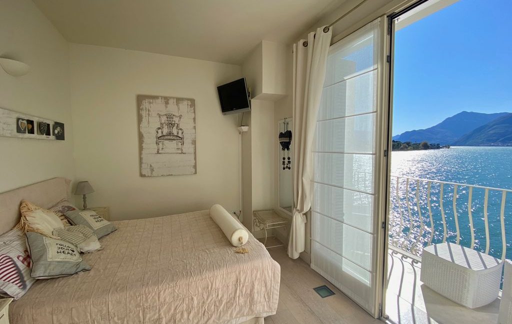 Luxury Villa Front Lake Como Dervio - bedroom