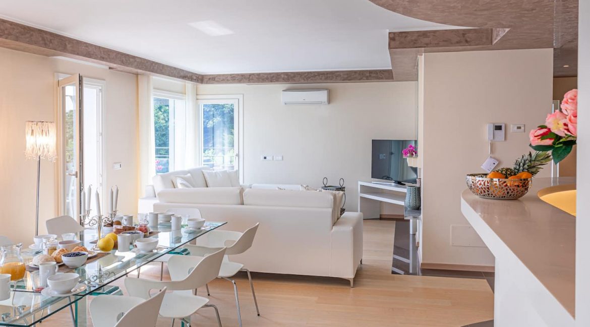 Pianello del Lario Luxury Villa Directly on Lake Como - dining room
