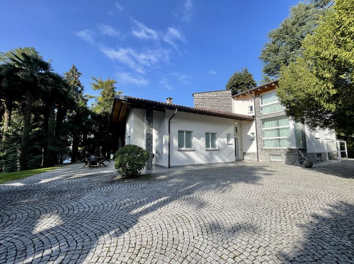 Luxury Lake Como Villa with Park and Swimming Pool Lierna