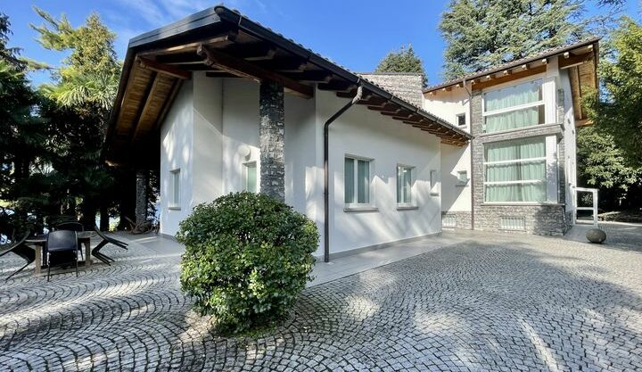 Luxury Lake Como Villa with Park and Swimming Pool Lierna