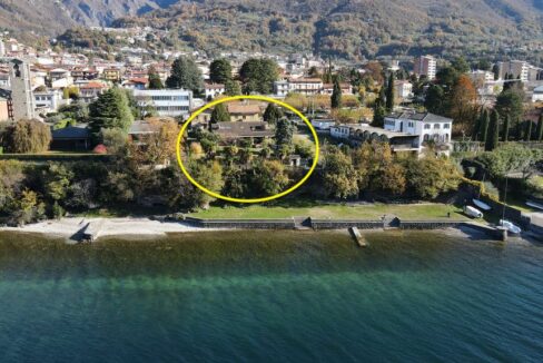 Villa Front Lake Como with Garden Mandello del Lario