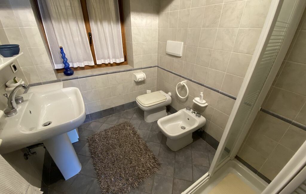 Lake Como Luxury Villa Menaggio with Garden - bathroom