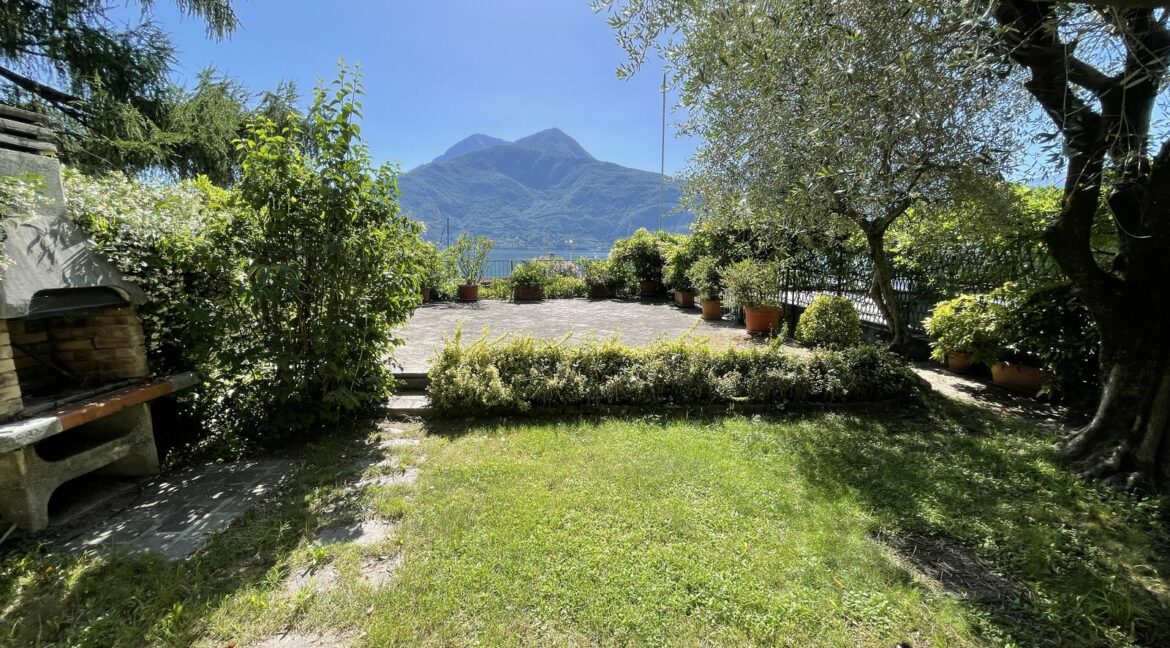 Luxury Villa Front Lake Como Pianello del Lario