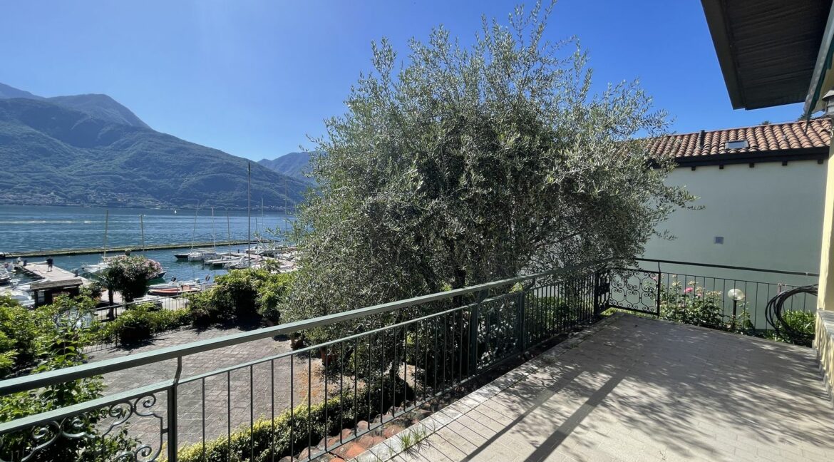 Luxury Villa Front Lake Como Pianello del Lario