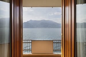 Villa Front Lake Como with Garden Bellano