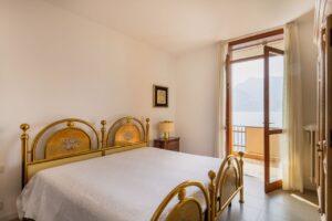 Villa Front Lake Como with Garden Bellano