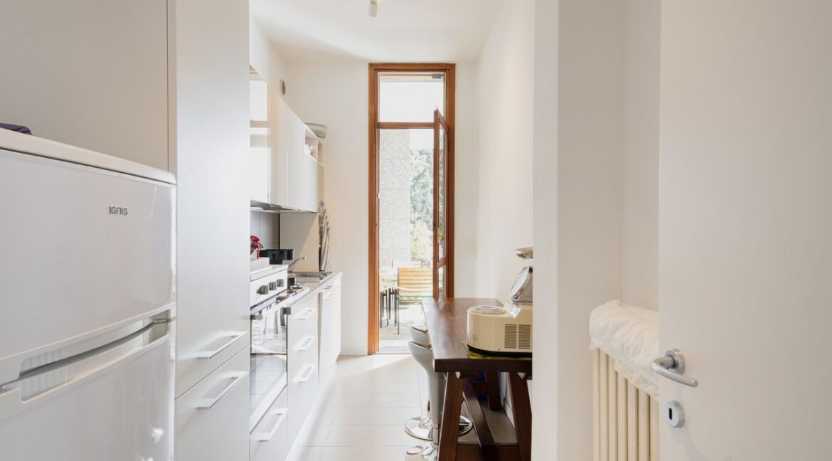 Villa Front Lake Como with Garden Bellano - cucina
