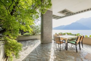 Villa Front Lake Como with Garden Bellano