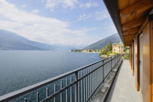 Villa Front Lake Como with Garden Bellano