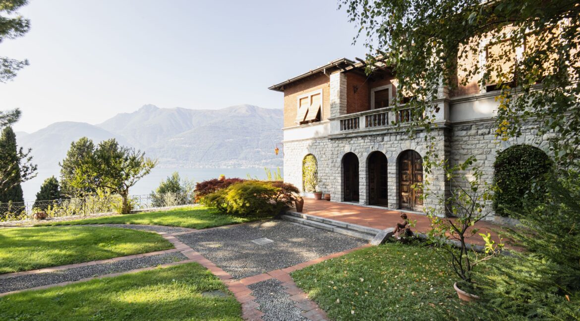Lake Como Bellano Period Villa with Garden
