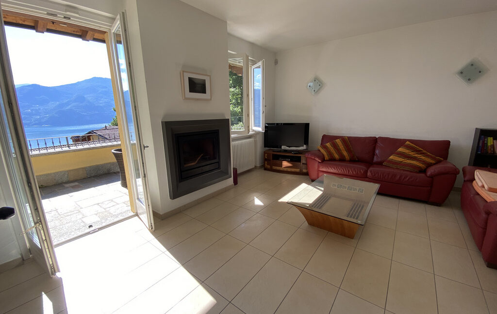 Lake Como House with Swimmingpool Terrace and Lake View living room