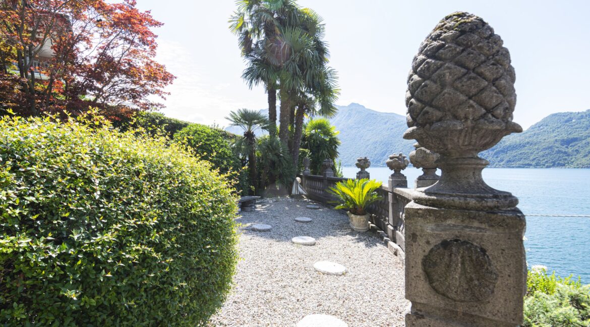 Lake Como Mandello del Lario Villa with Garden