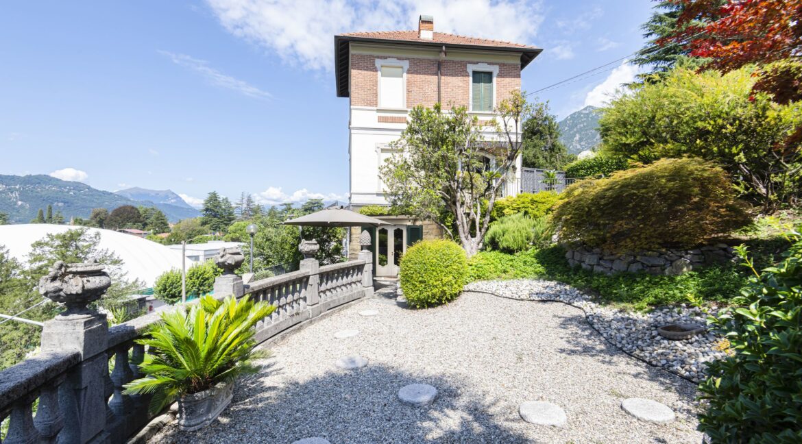 Lake Como Mandello del Lario Villa with Garden