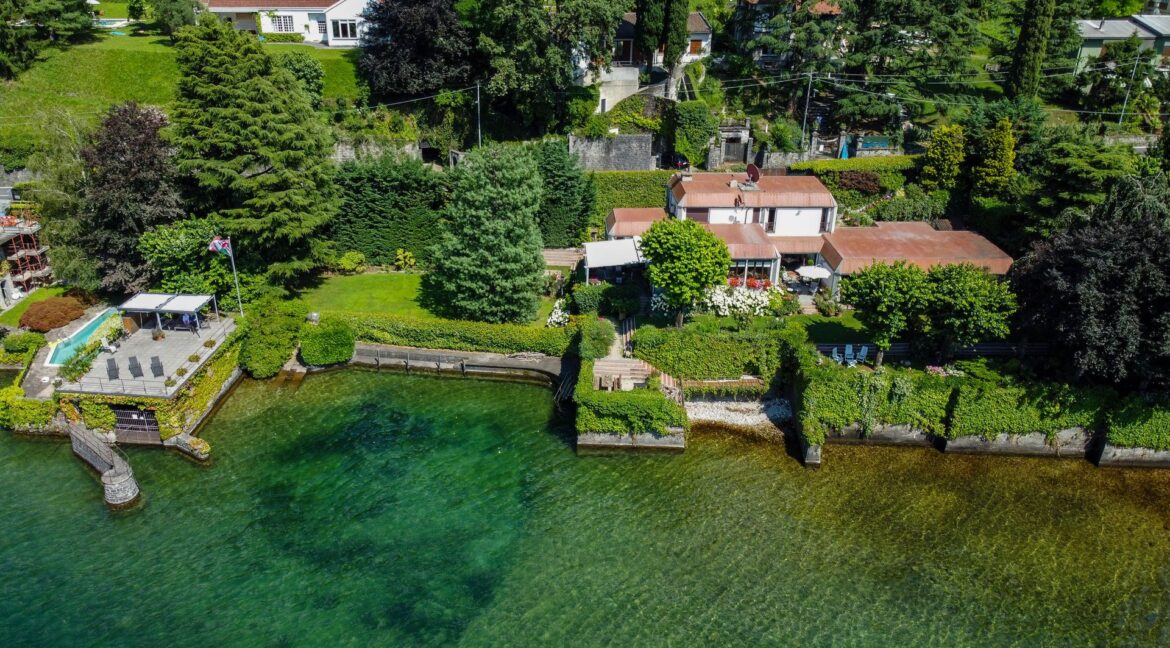 Luxury Villa Front Lake Como with Dock and Wide Garden  - boathouse