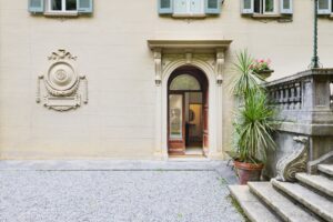 Luxury Apartment Front Lake Blevio - entrance