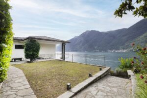 Villa Nesso Front Lake with Garden