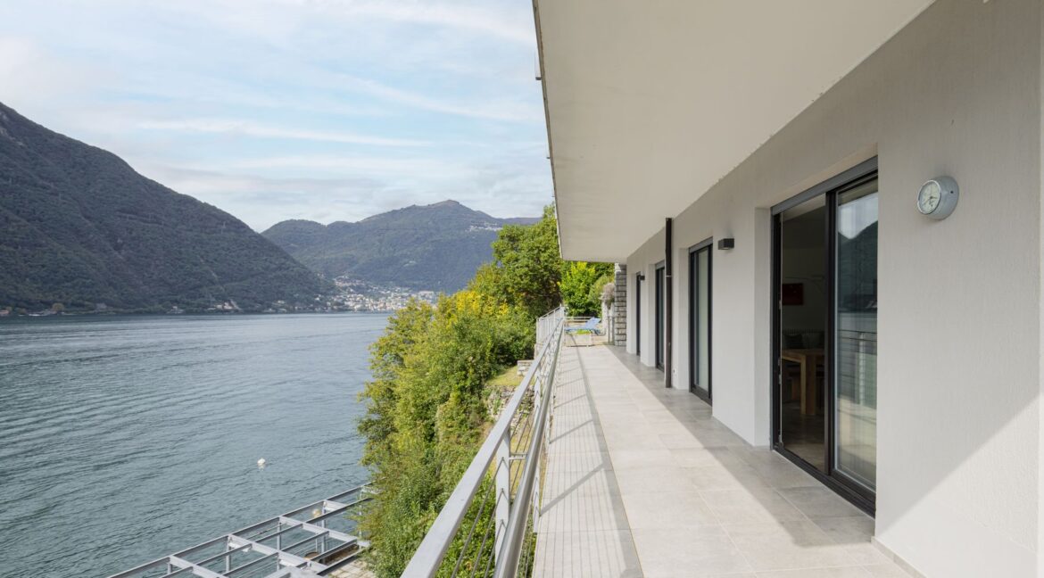 Villa Nesso Front Lake with Garden