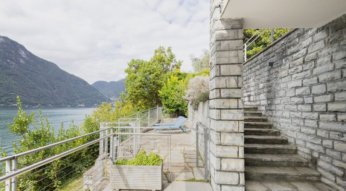 Villa Nesso Front Lake with Garden