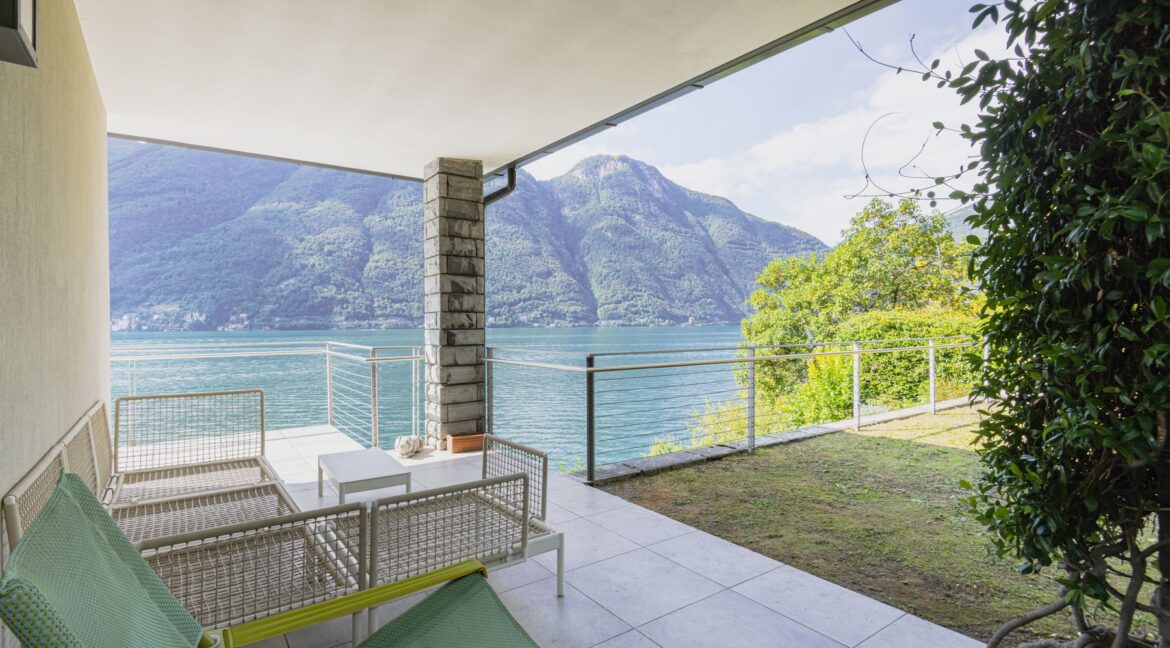 Villa Nesso Front Lake with Garden