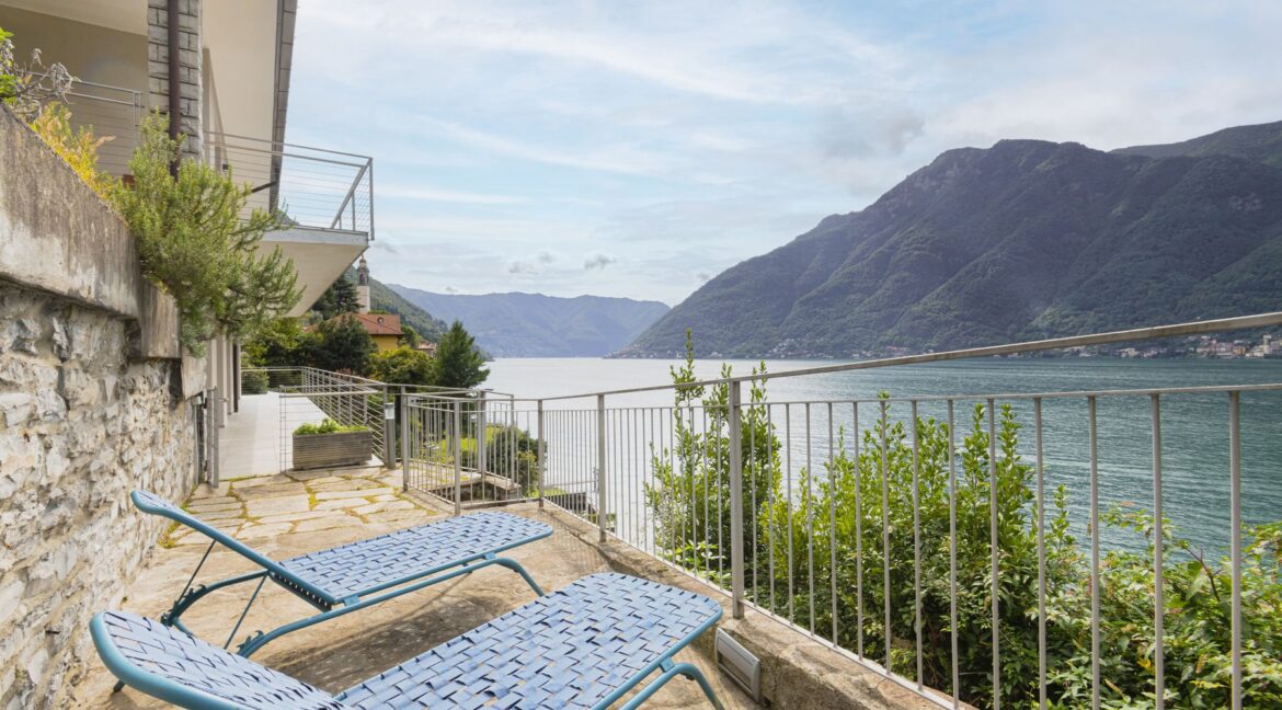 Villa Nesso Front Lake with Garden