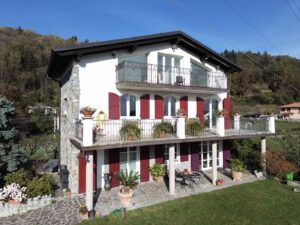 Villa Plesio with Lake View and Land