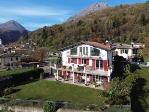 Villa Plesio with Lake View and Land