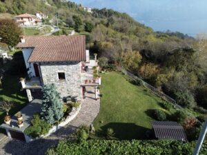 Villa Plesio with Lake View and Land