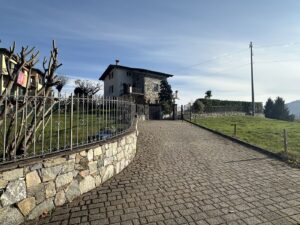 Villa Plesio with Lake View and Land