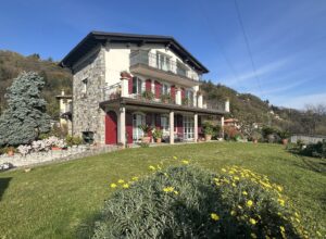 Villa Plesio with Lake View and Land