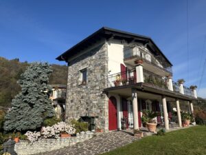 Villa Plesio with Lake View and Land