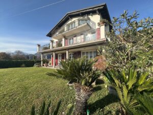 Villa Plesio with Lake View and Land