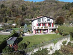 Villa Plesio with Lake View and Land