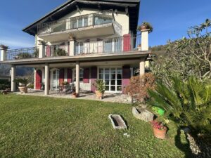 Villa Plesio with Lake View and Land