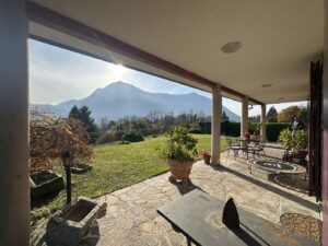 Villa Plesio with Lake View and Land