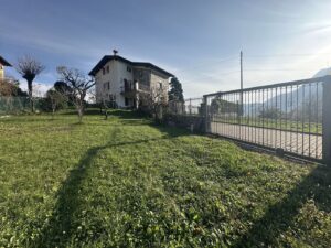 Villa Plesio with Lake View and Land
