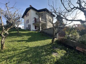 Villa Plesio with Lake View and Land