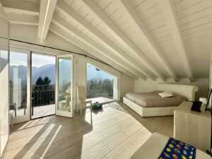 Villa Plesio with Lake View and Land