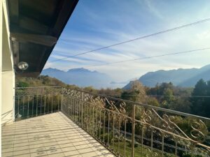 Villa Plesio with Lake View and Land