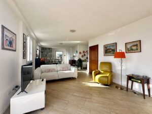 Villa Plesio with Lake View and Land