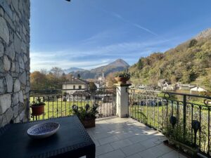 Villa Plesio with Lake View and Land