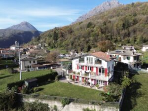 Villa Plesio with Lake View and Land