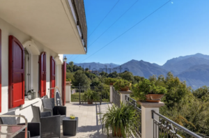 Villa Plesio with Lake View and Land