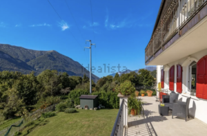 Villa Plesio with Lake View and Land