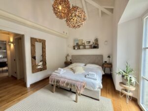 Appartamento In Centro Menaggio con Posto Auto e Piscina bedroom